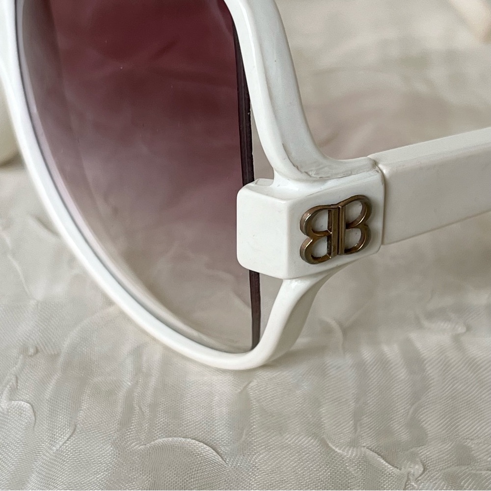 [ ” ▀ ﹏ ▀ ” ]

Vintage 70s Balenciaga Sunglasses - Picture 11 of 17
